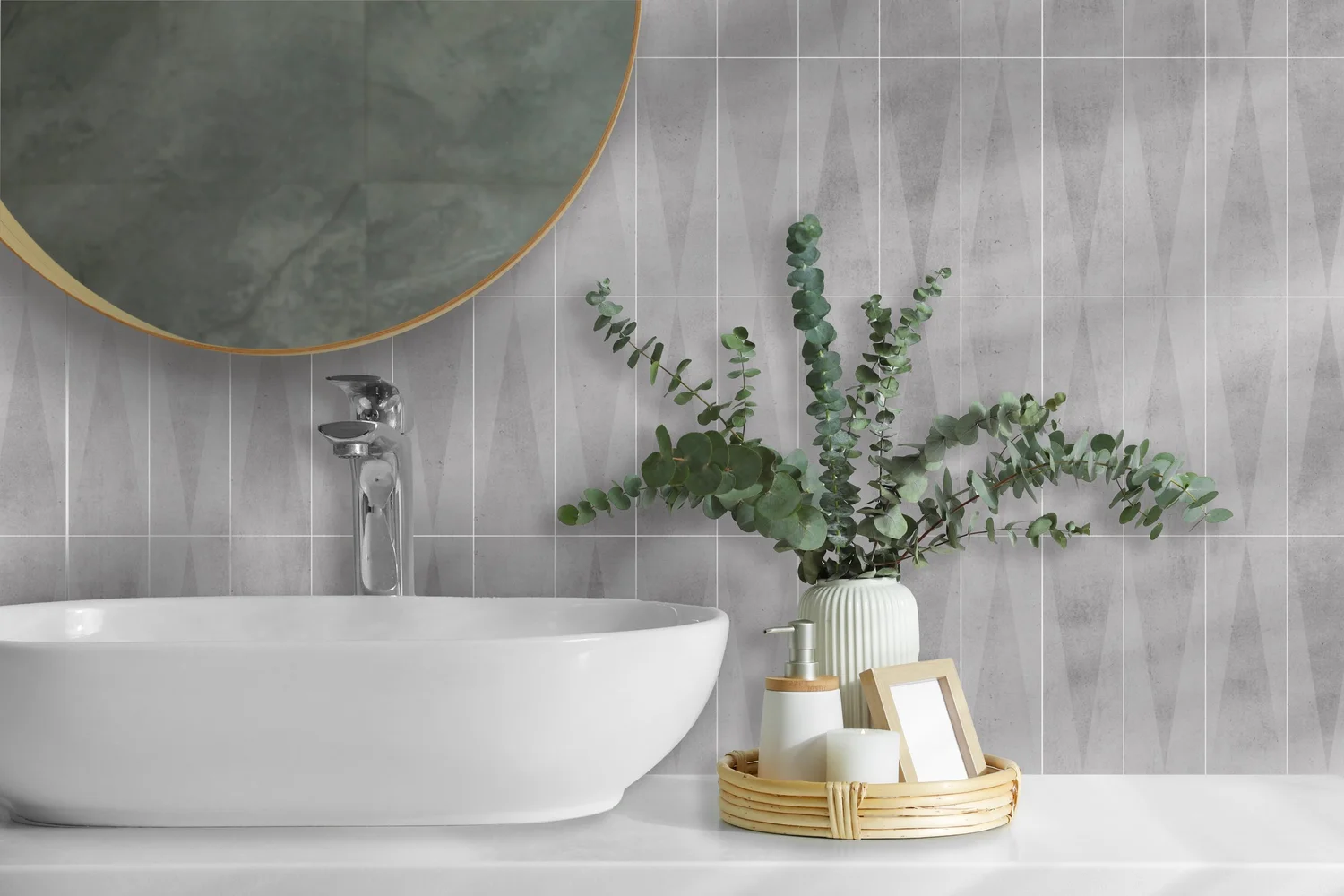 Pyramid Pearl tile as a splash back in a bathroom